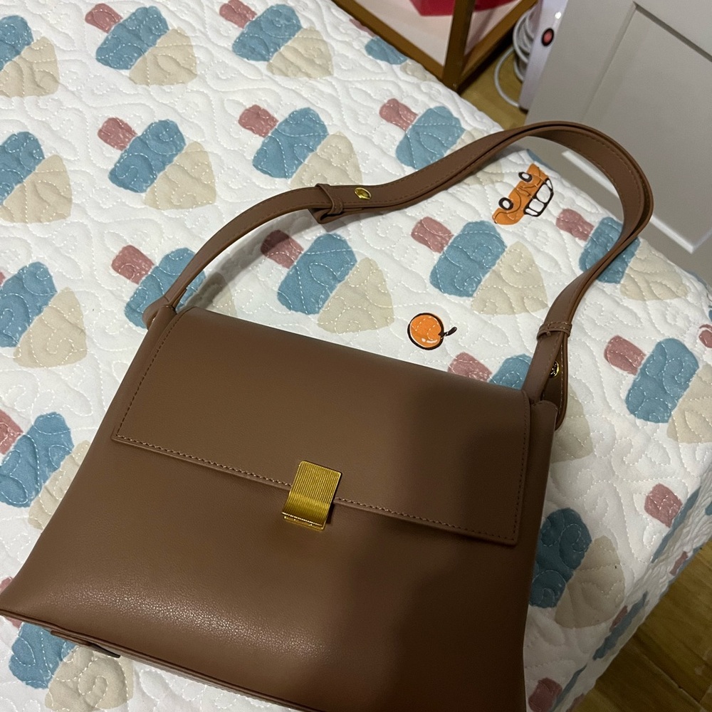 Elegant Brown Handbag with Gold Accent